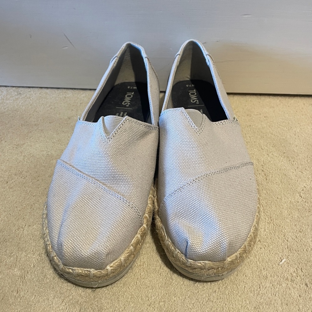 Canvas slip on Toms
